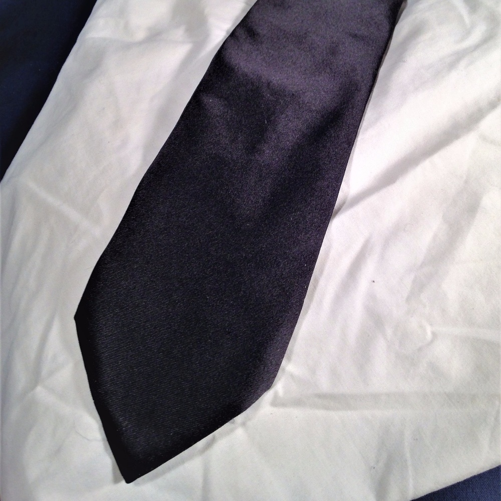 Calvin Klein 100% Silk Solid Black Necktie