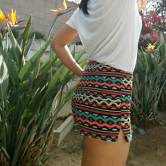 DONATED H&M Coachella Neon High Waisted Shorts - Picture 4 of 5