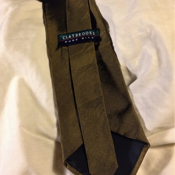 Claybrooke Handmade 100% Silk Solid Olive Necktie - Picture 2 of 4