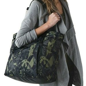 Lululemon Live Free Tote