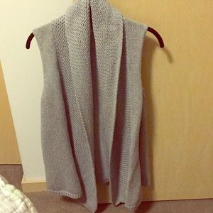 GAP gray sweater vest - small
