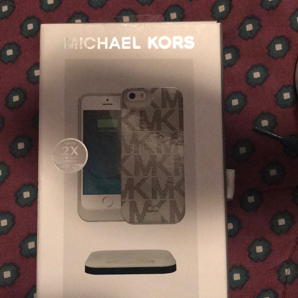iPhone 5 & 5s case and powermat