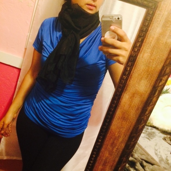 Scarfs - Picture 1 of 5