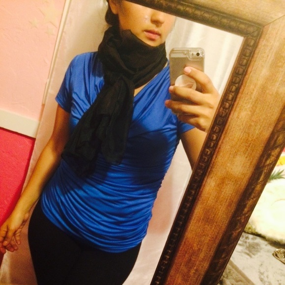 Scarfs - Picture 2 of 5