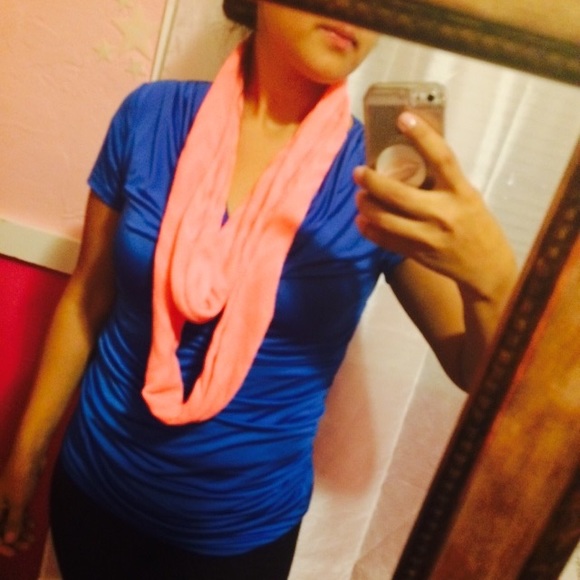 Scarfs - Picture 4 of 5