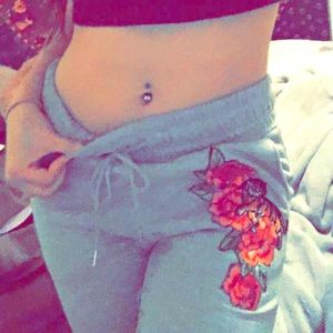 Cute H&M sweats with holes! 🔥