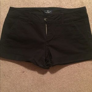 Women’s American Eagle black mid shorts