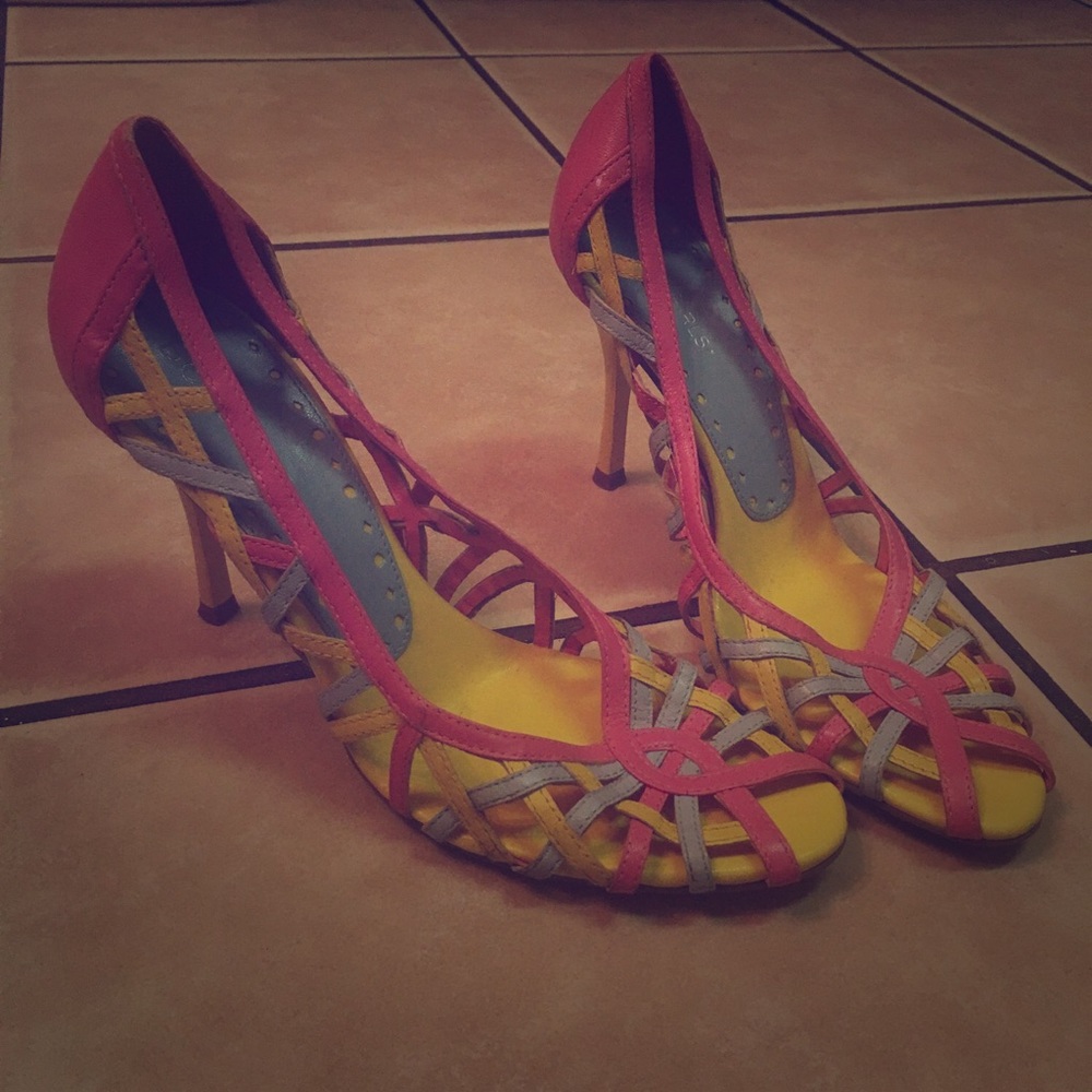 ✨Great Condition BCBG caged heels! 💐✨