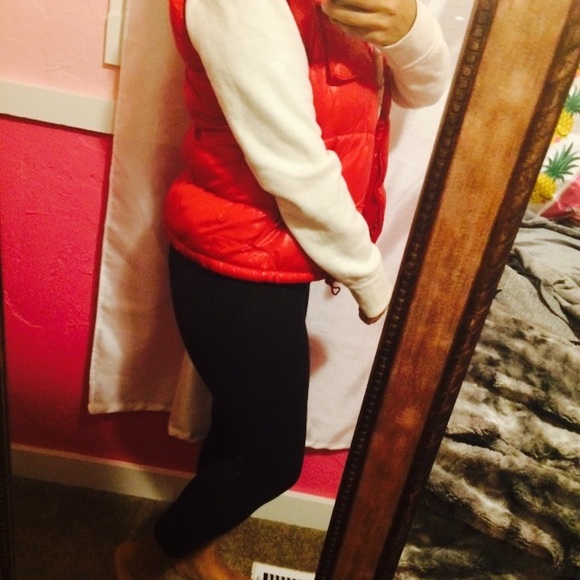 Red vest - Picture 2 of 2