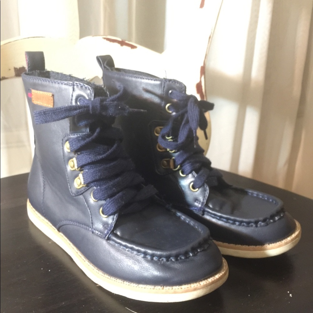 Navy Tommy Hilfiger Boots Boys size 4 / Womens 6.5