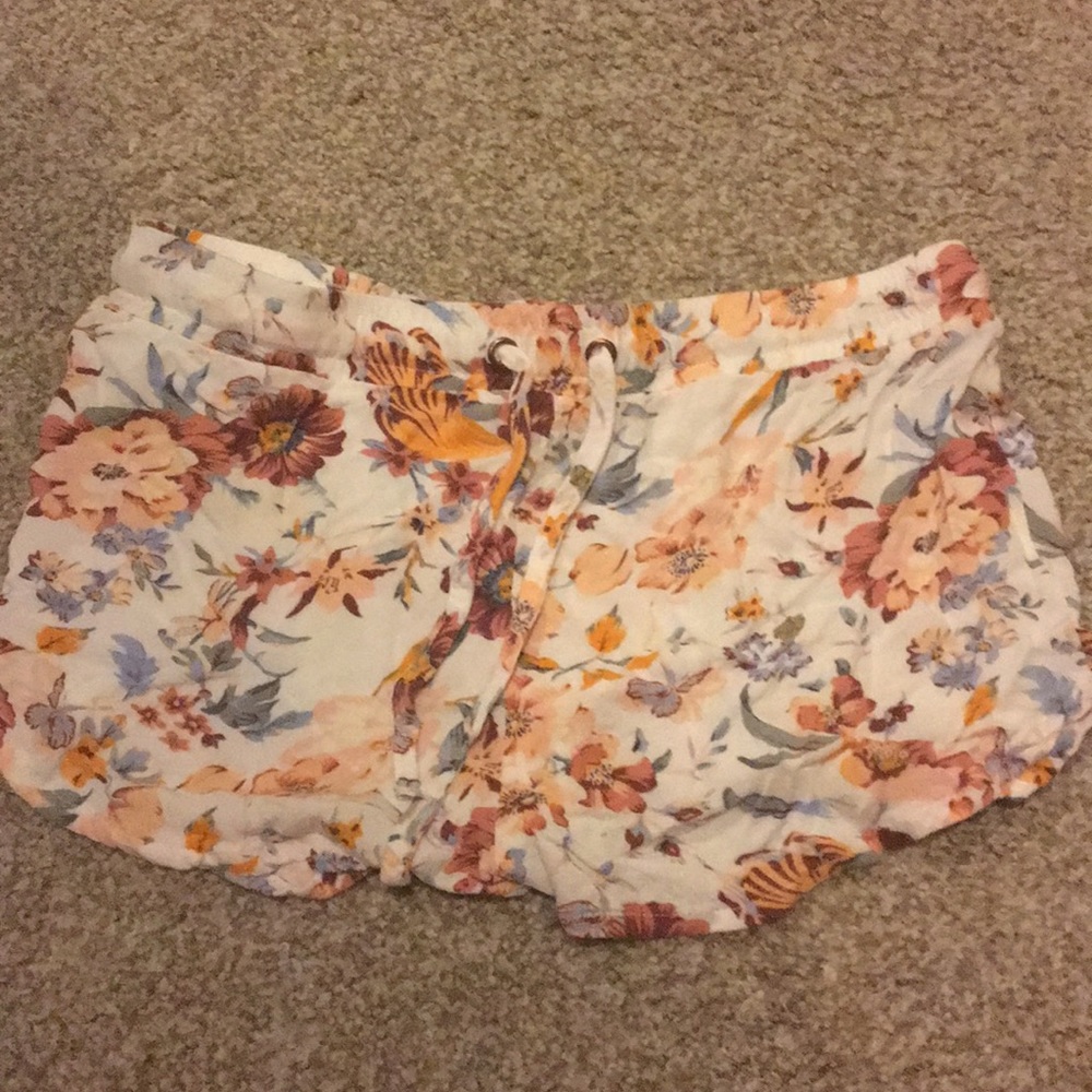 Flowy floral print shorts