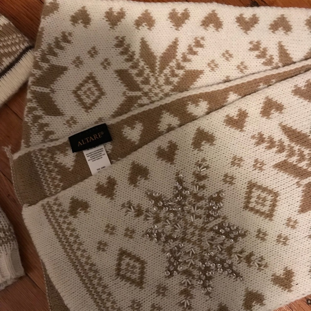 Scarf and 2 hats set