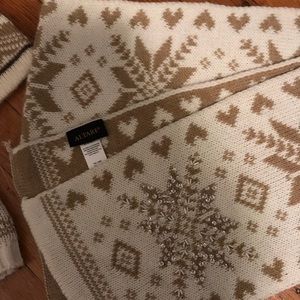 Scarf and 2 hats set