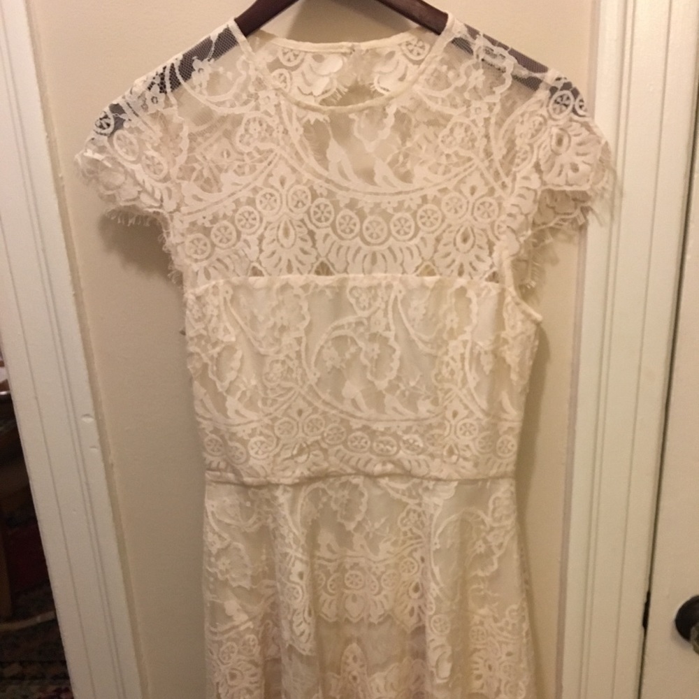 BB Dakota cream dress, size 4, NWT