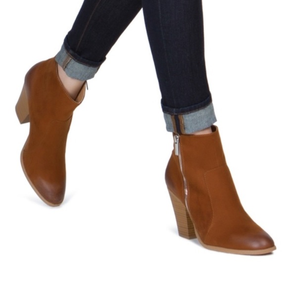 ShoeDazzle Shoes - SHOEDAZZEL COGNAC BOOTIE!