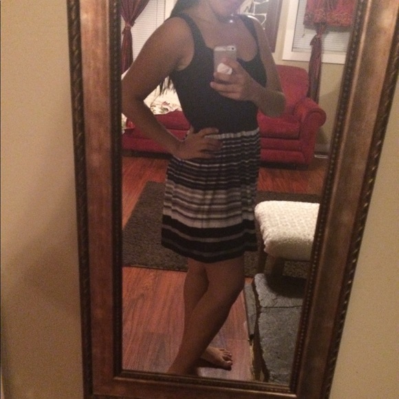 Dress - Picture 2 of 4