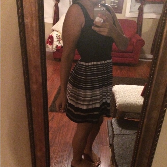 Dress - Picture 4 of 4