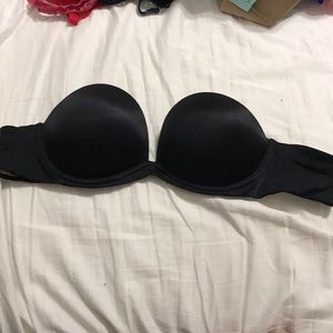 Black strapless bra