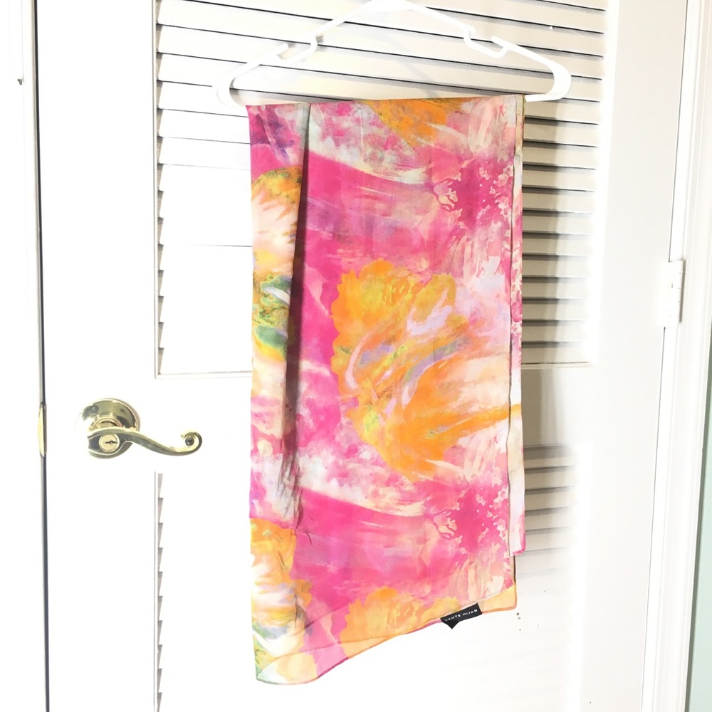 A long multicolored scarf.