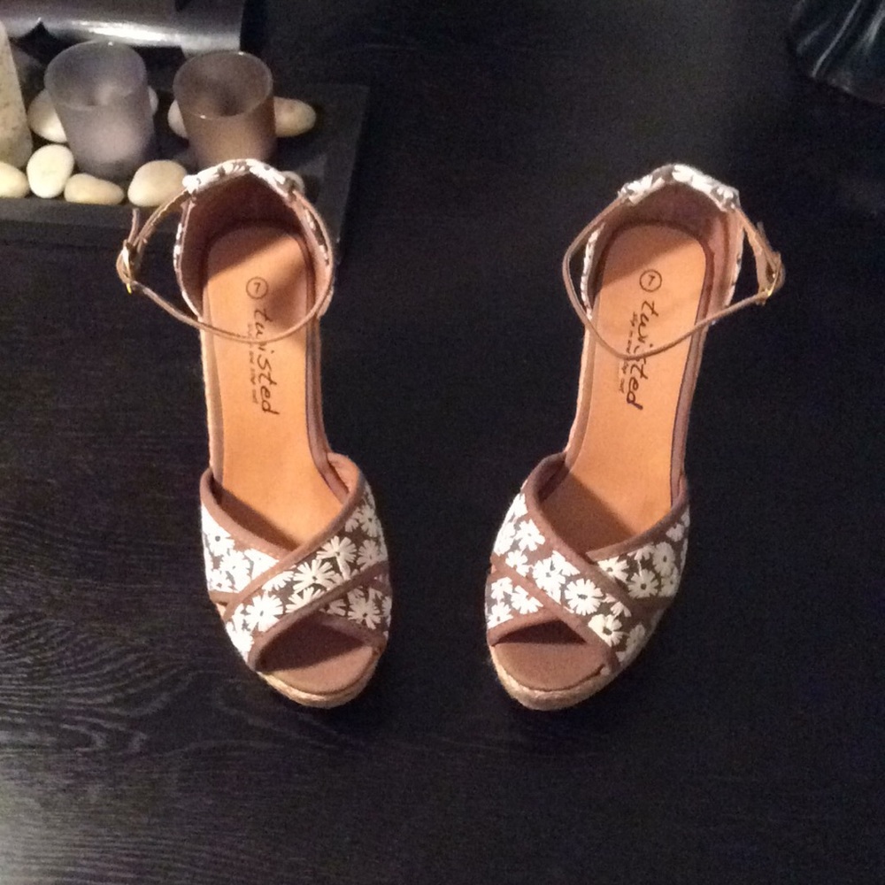 Twisted women’s platform shoes size 7 New