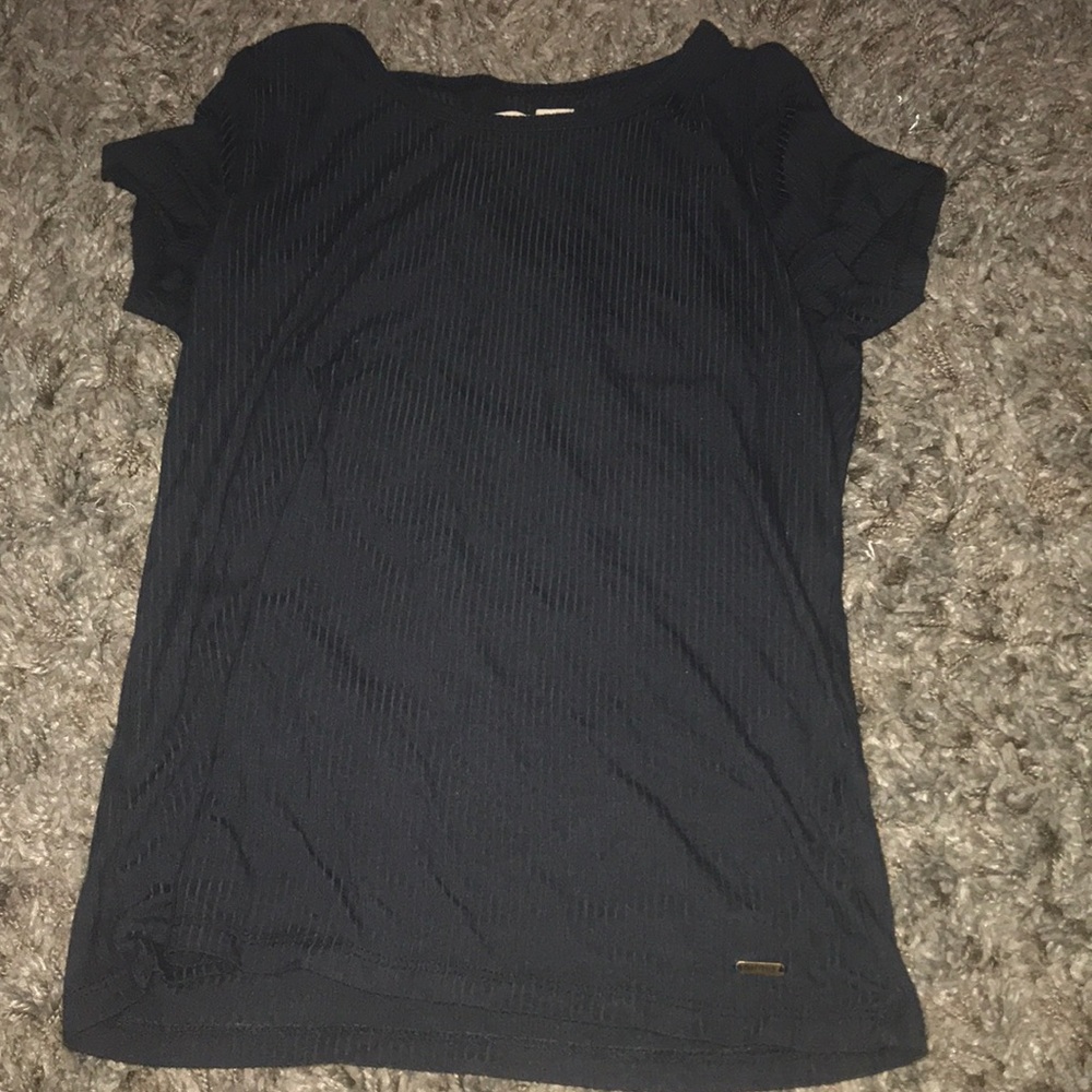 A loss black shirt