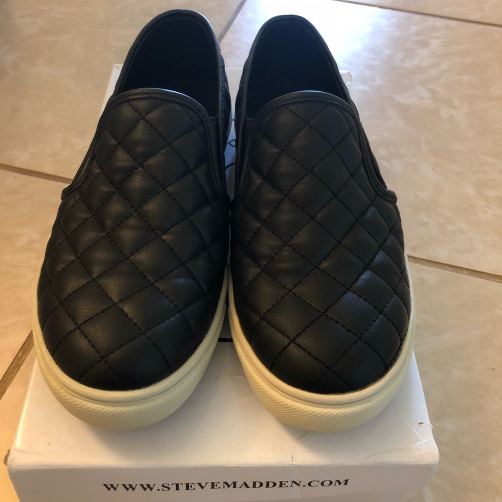 Steve Madden “ecentrcq” slip on sneaker