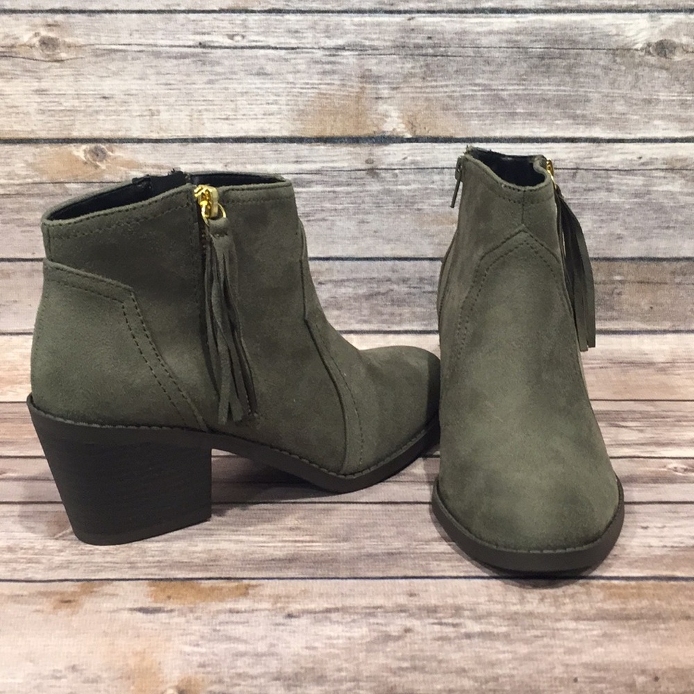 🎉HP🎉NIB Soda Rocket Suede Tassel Ankle Boot
