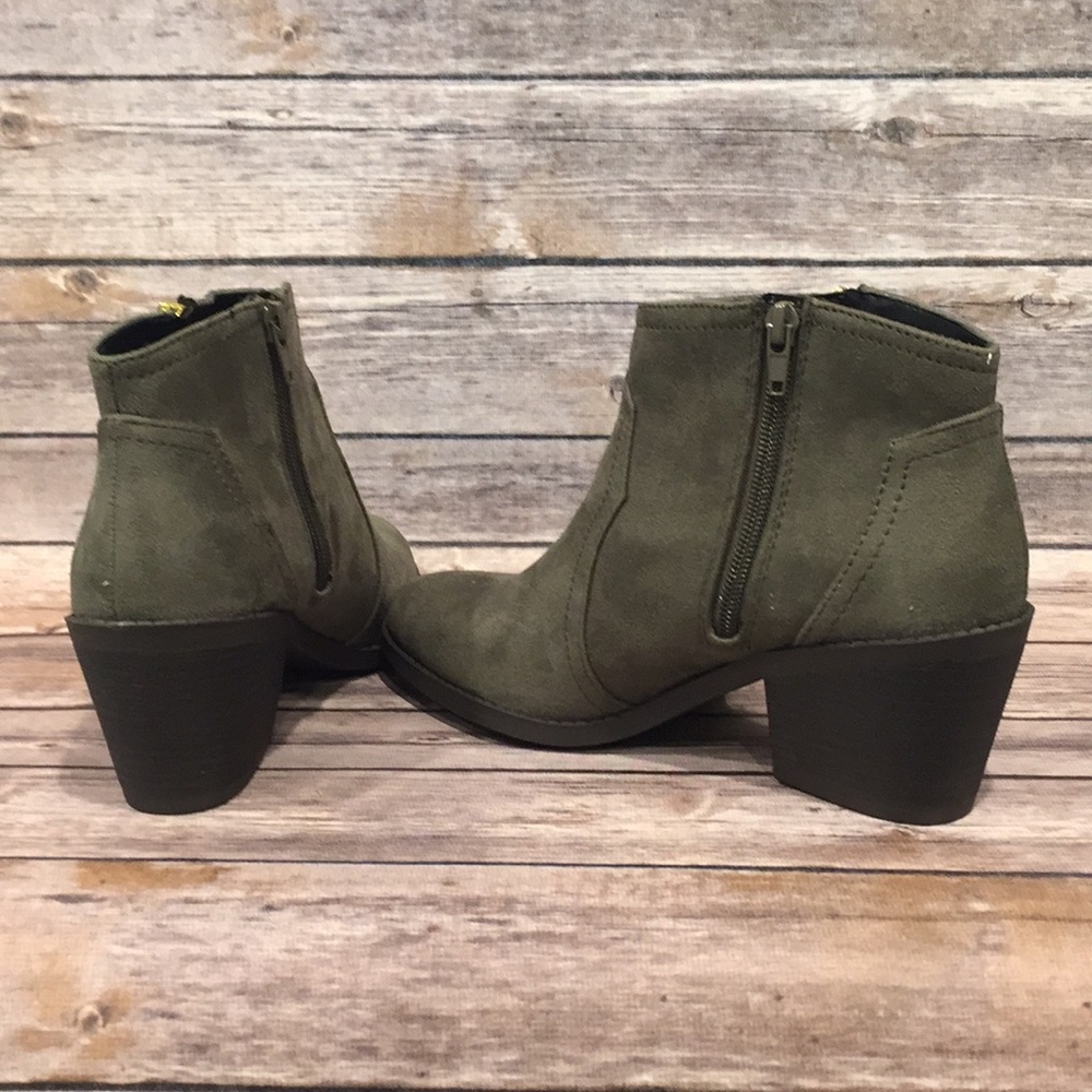 🎉HP🎉NIB Soda Rocket Suede Tassel Ankle Boot - Picture 2 of 3