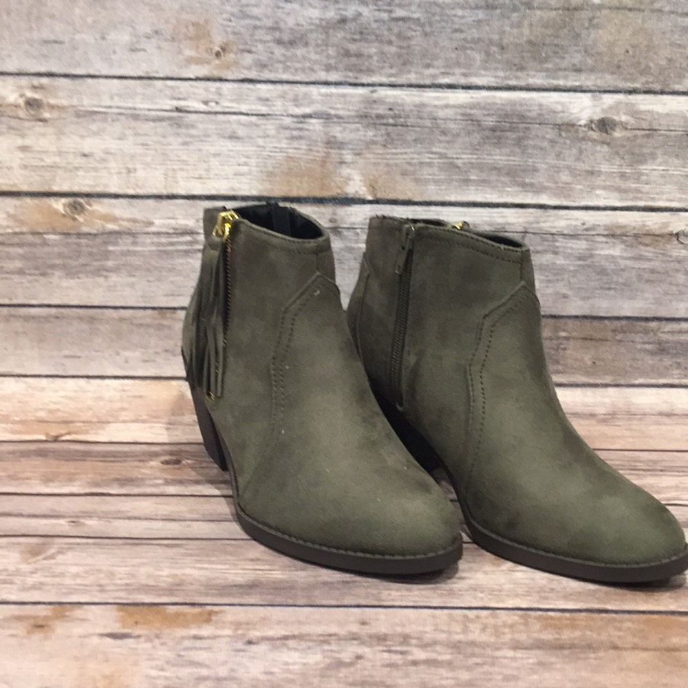 🎉HP🎉NIB Soda Rocket Suede Tassel Ankle Boot - Picture 3 of 3