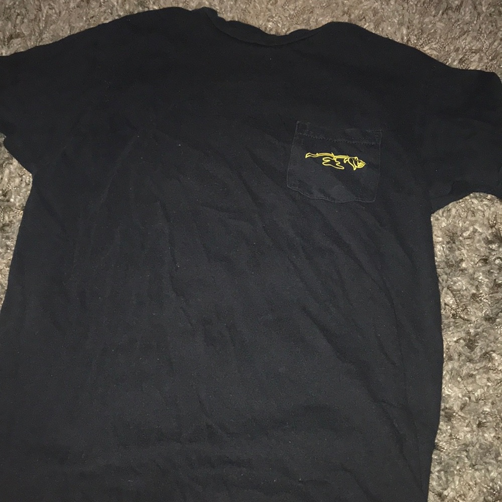 A short sleeve shirt