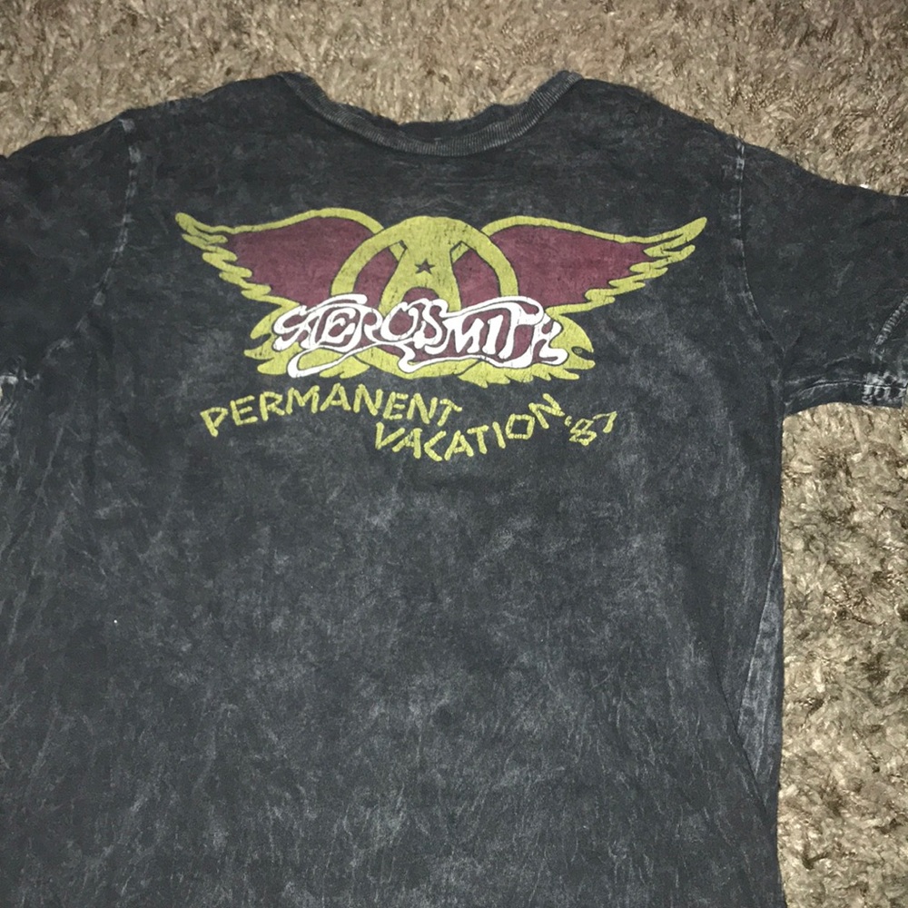 A short sleeve shirt