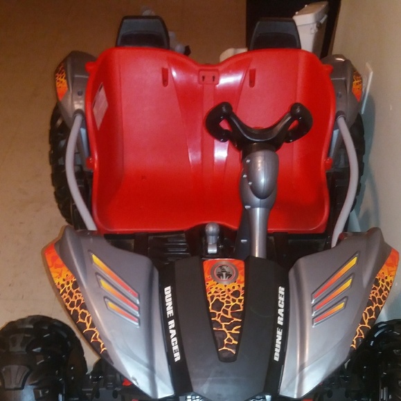 Boys dune racer power wheel - Picture 1 of 3
