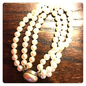 Vintage Pearl Bracelet with cameo clasp