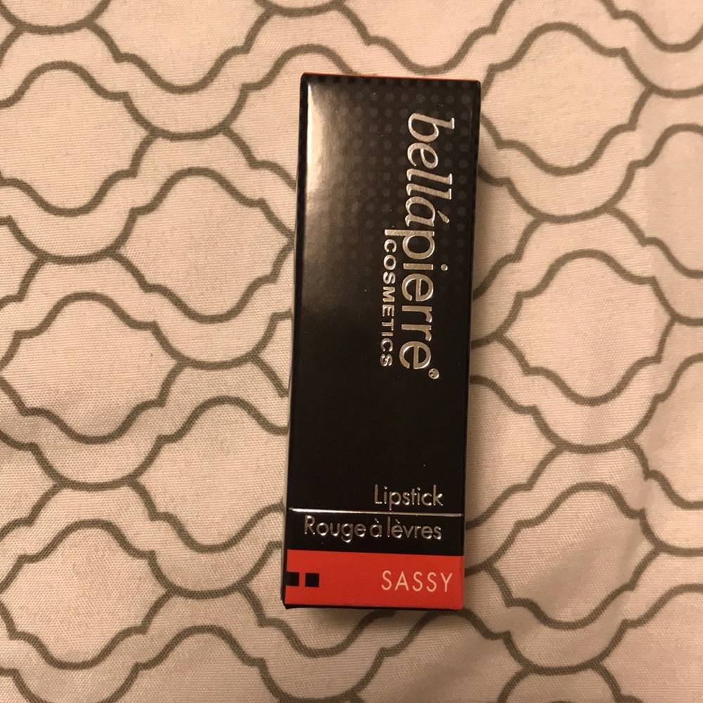 Bellá Pierre lipstick
