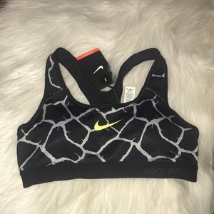 Nike sports Bra size small
