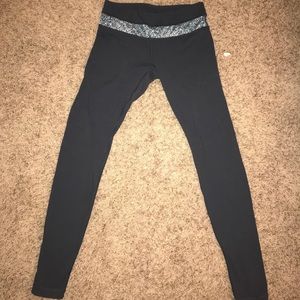 REVERSIBLE Lululemon Wunder Under Leggings 28”
