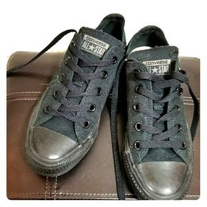 Triple black Converse Chucks