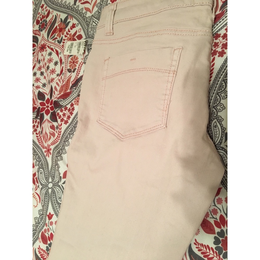 Light (pale) pink cropped jeans