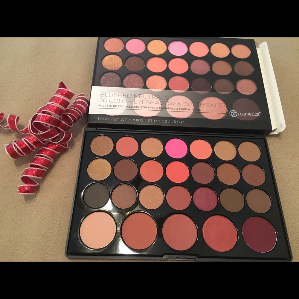BH Blushes neutrals: Eyeshadows/blushes palette🎁