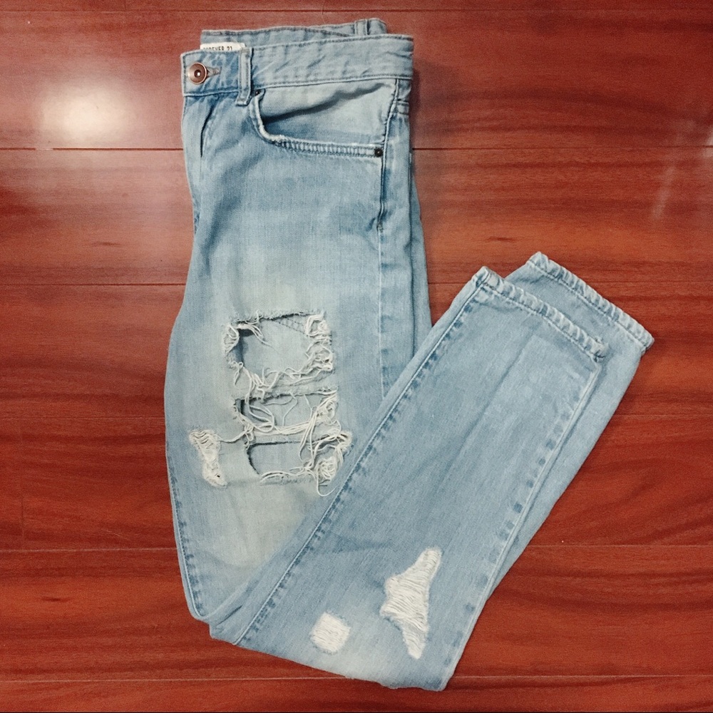 Forever 21 lightwash boyfriend jeans