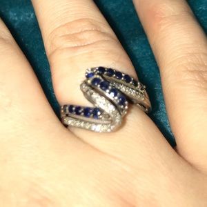 Gorgeous sapphire and diamond ring