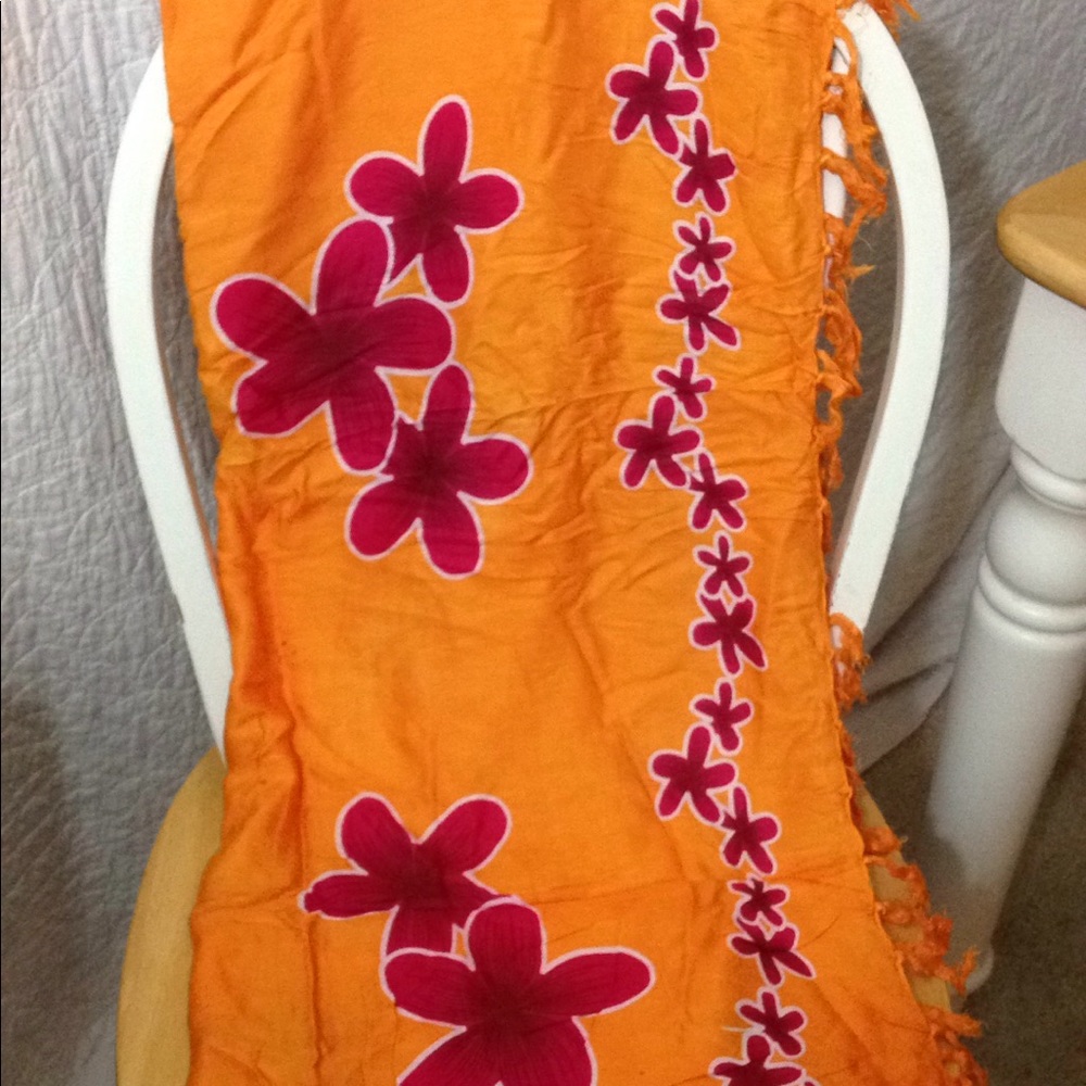 🎁🎄Brand new orange and purple flower sarong