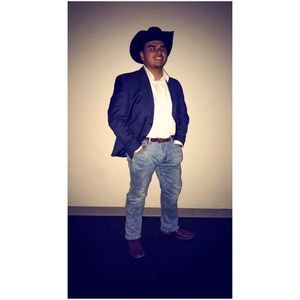 Meet your Posher, Javier