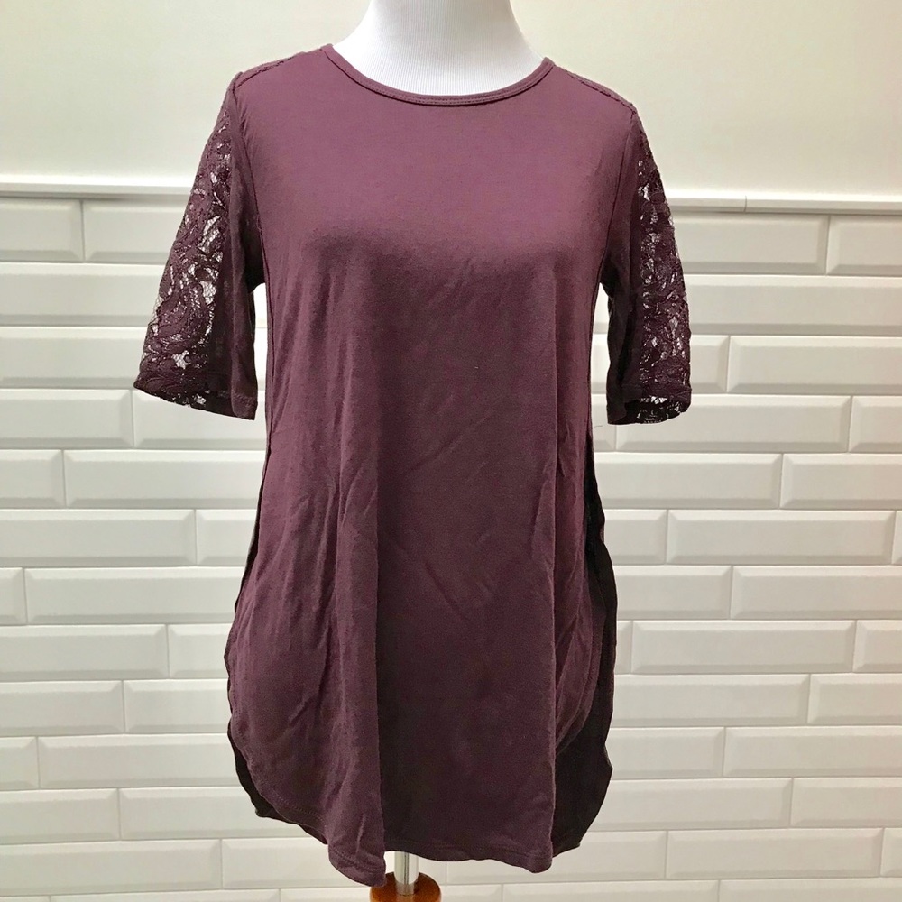 🆕 Old Navy Top with Lace Detail