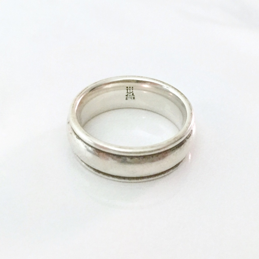 James Avery Eternal Band wedding ring size 6