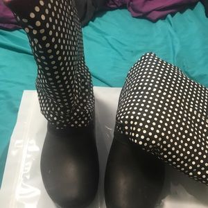 A size 8 crocs boots