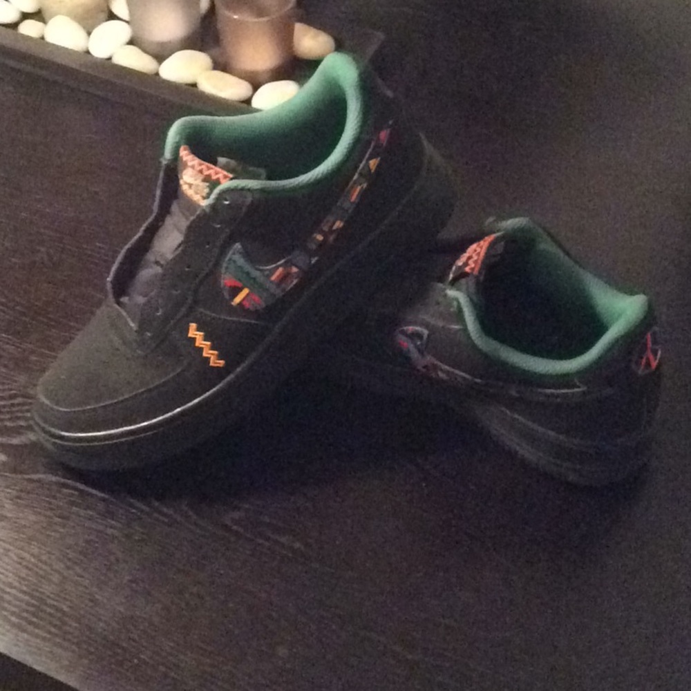 Nike African print size 7
