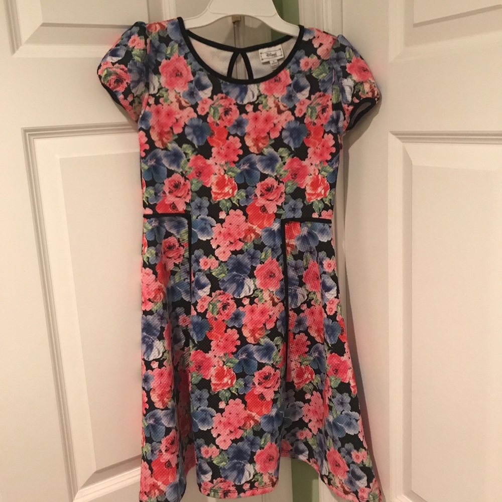 Adorable Dsigned floral dress! Worn once!