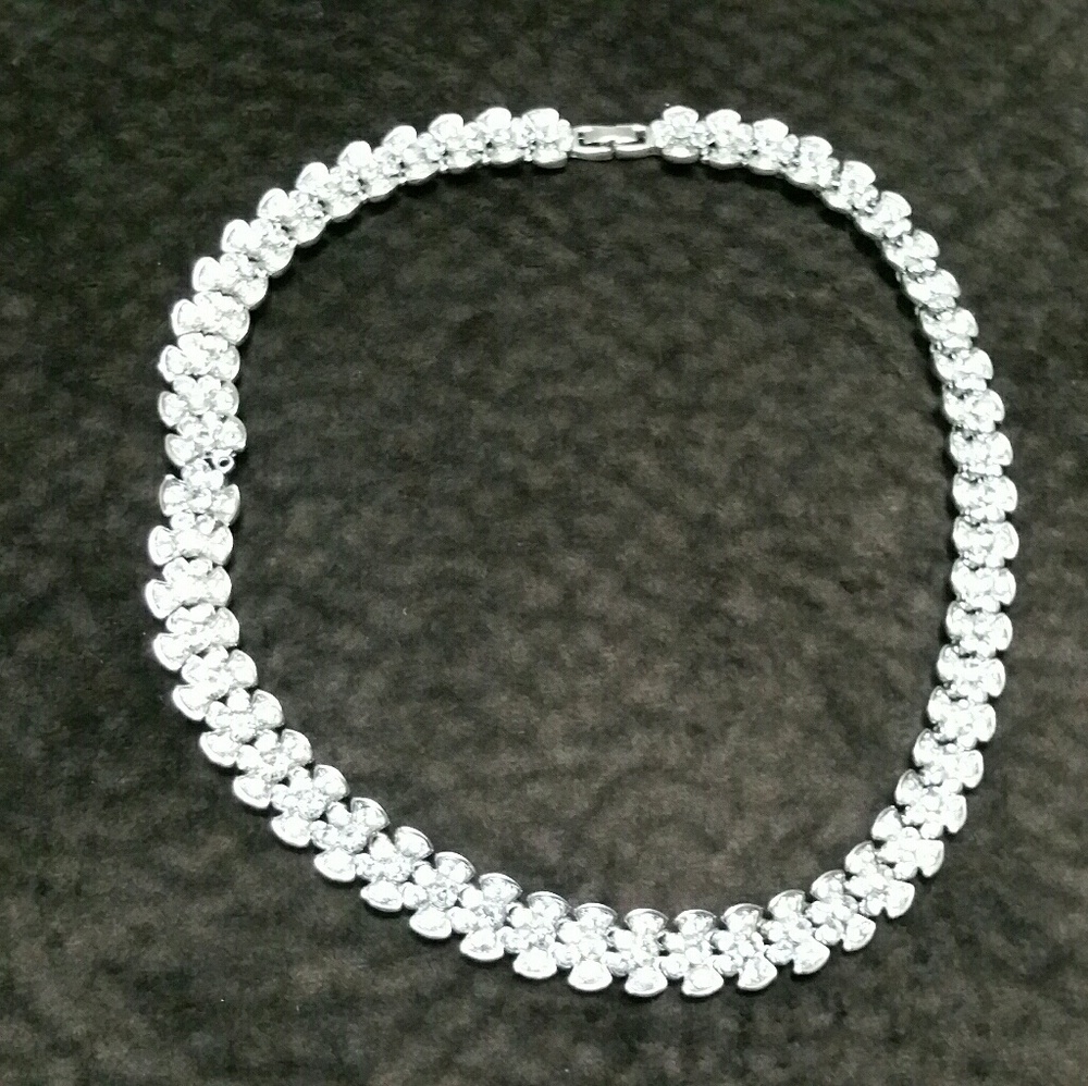 Necklace - Picture 1 of 3