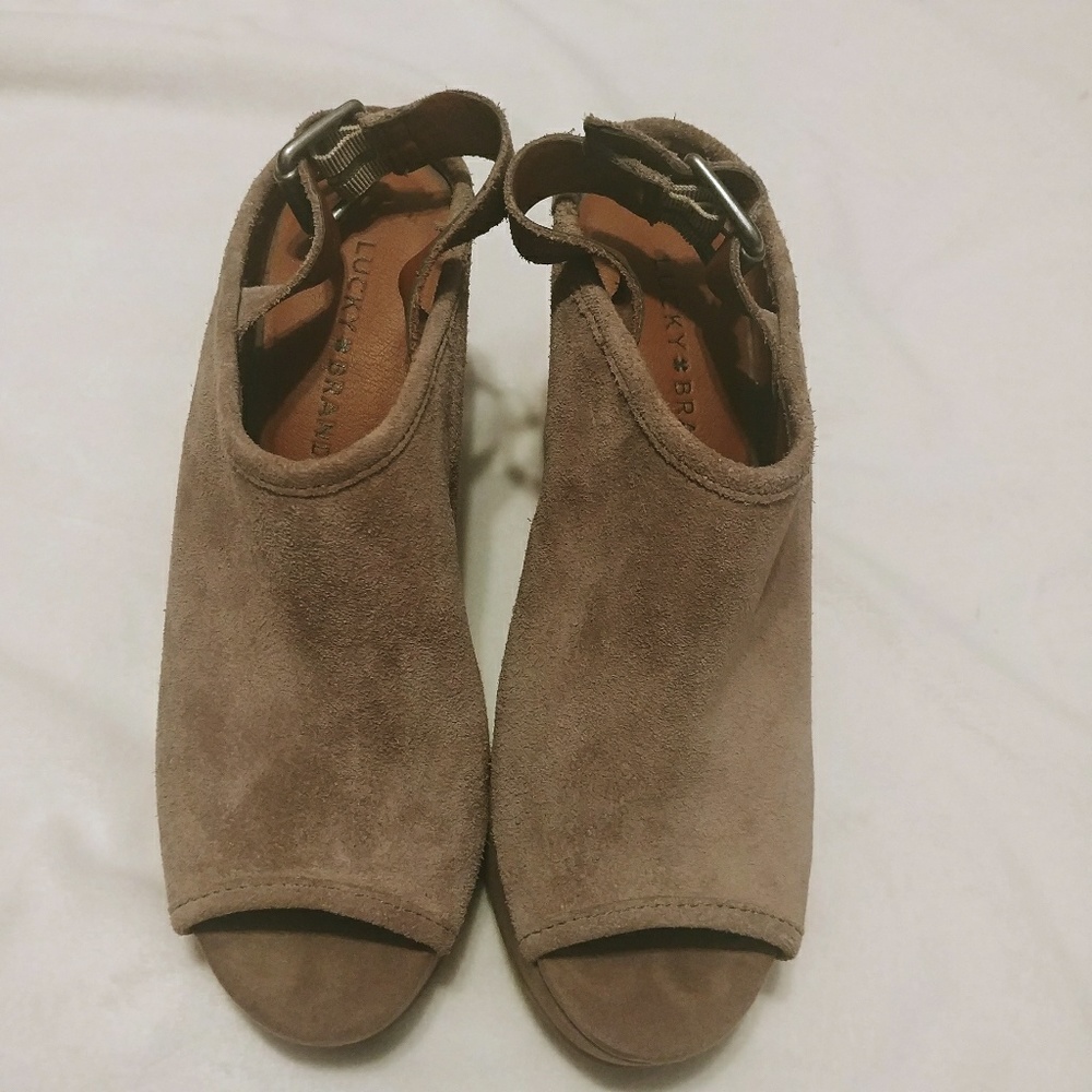 💟Sold💟Lucky Brand  Size 8M Open Toe Suede Wedge - Picture 2 of 5